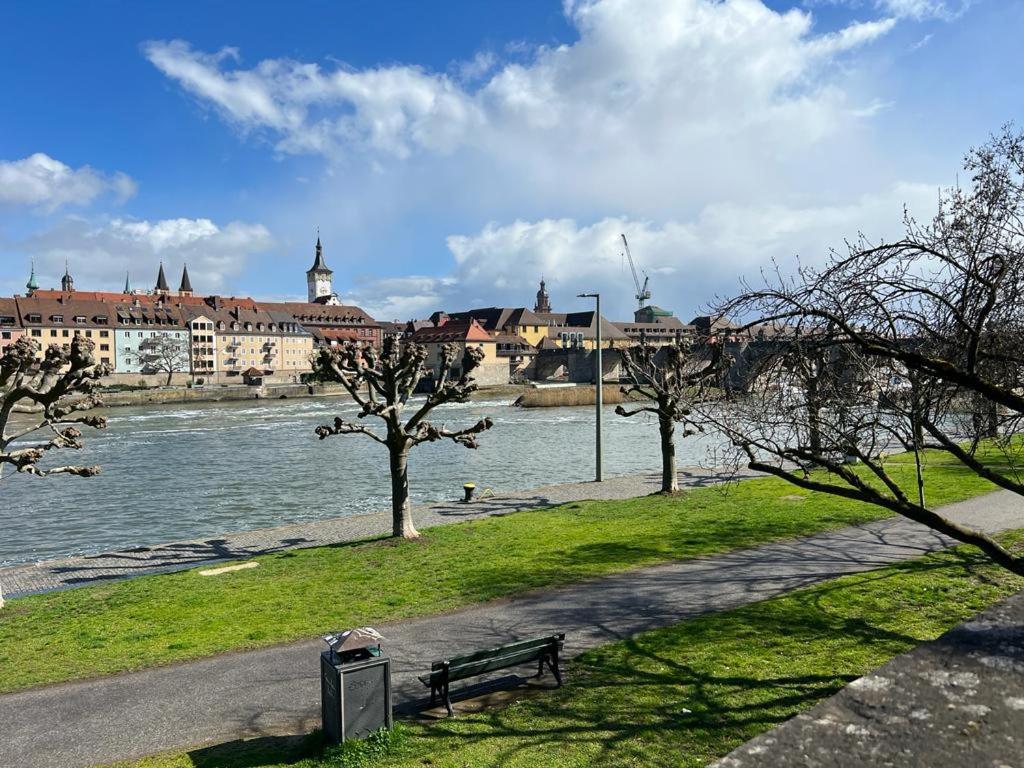 Stilvolle Wohnung An Der Alten Mainbruecke 维尔茨堡 外观 照片